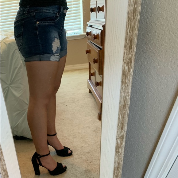 Indigo Rein Jean Shorts - Picture 2 of 4